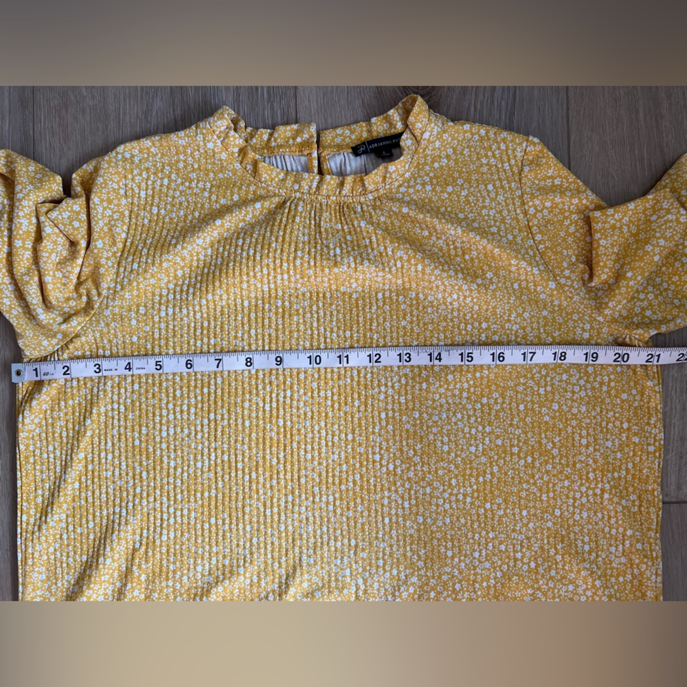 ADRIANNA PAPPELL Yellow Floral Yoke Detail Top EUC - Picture 3 of 6